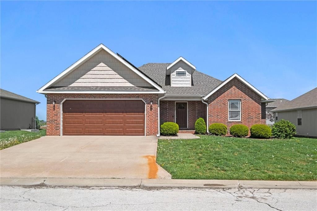 10300 Lucca Lane, Peculiar, MO