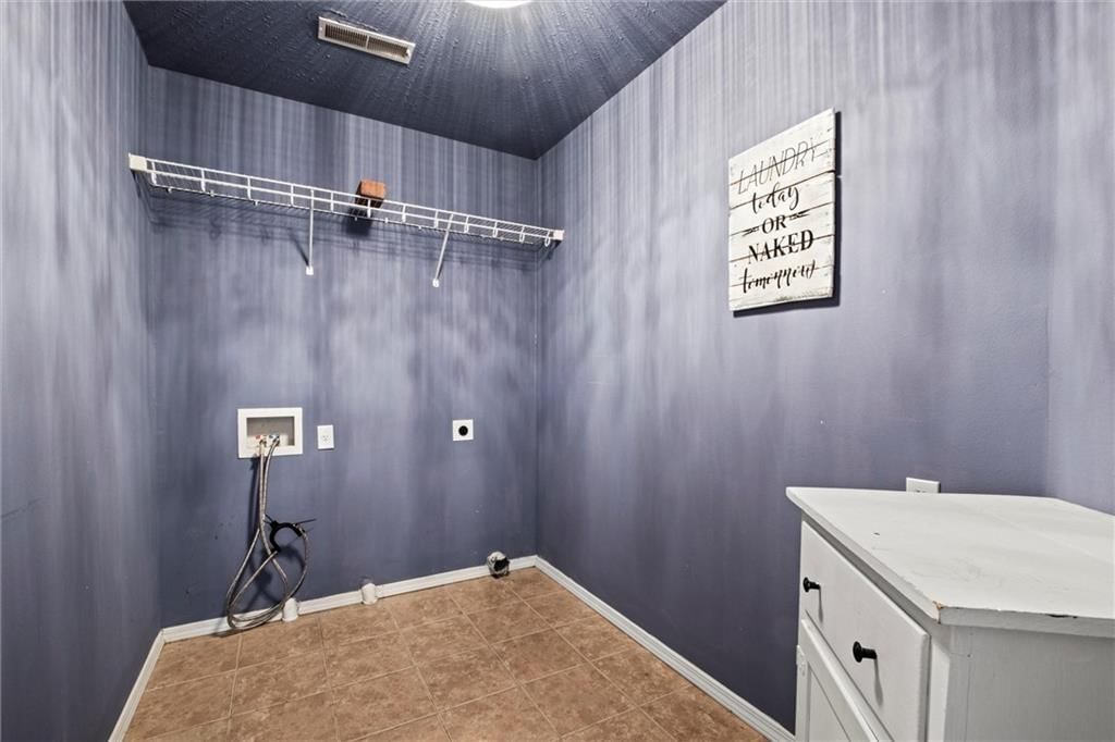 10300 Lucca Lane — photo 11