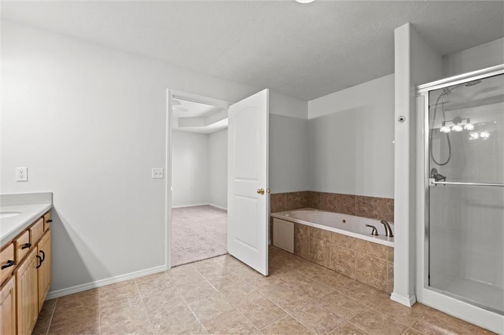 10300 Lucca Lane — photo 16