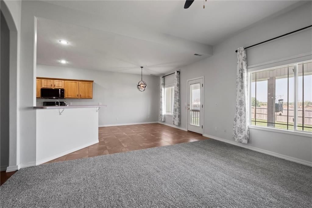 10300 Lucca Lane — photo 3