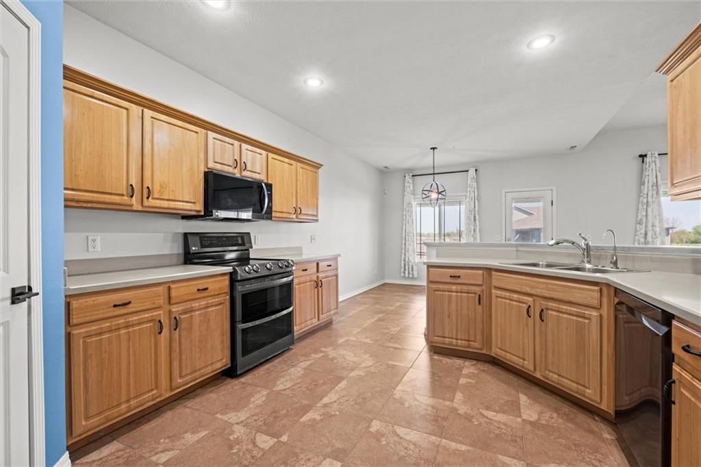10300 Lucca Lane — photo 9