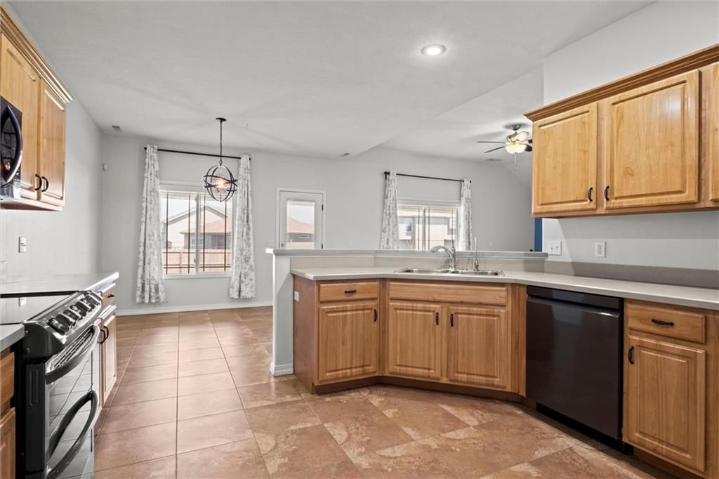 10300 Lucca Lane — photo 10