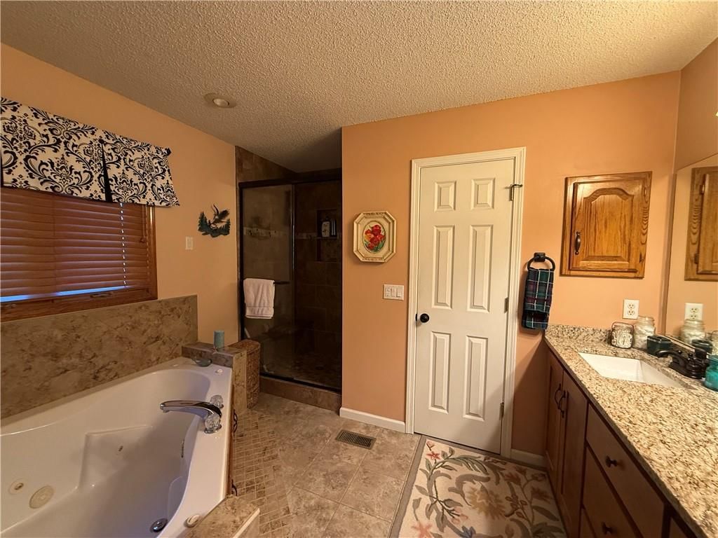 1200 Susan Street — photo 33