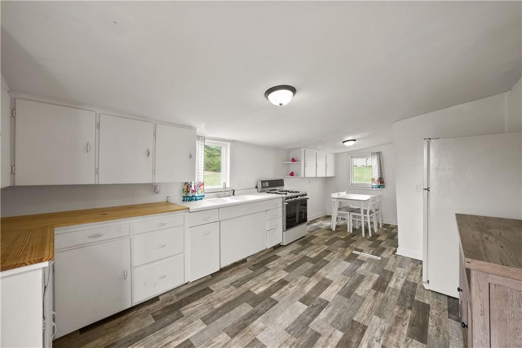 405 E 7th Street — photo 10