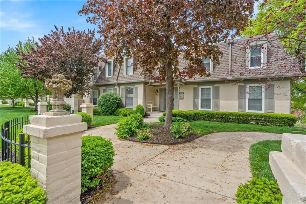 10746 Glenwood Street, Overland Park, KS
