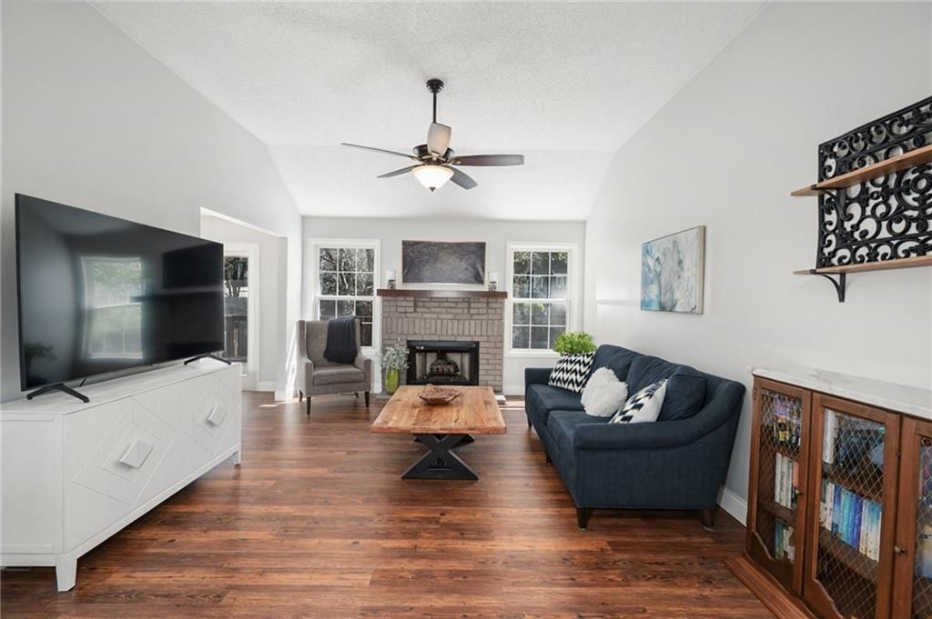 2932 Kensington Drive — photo 2
