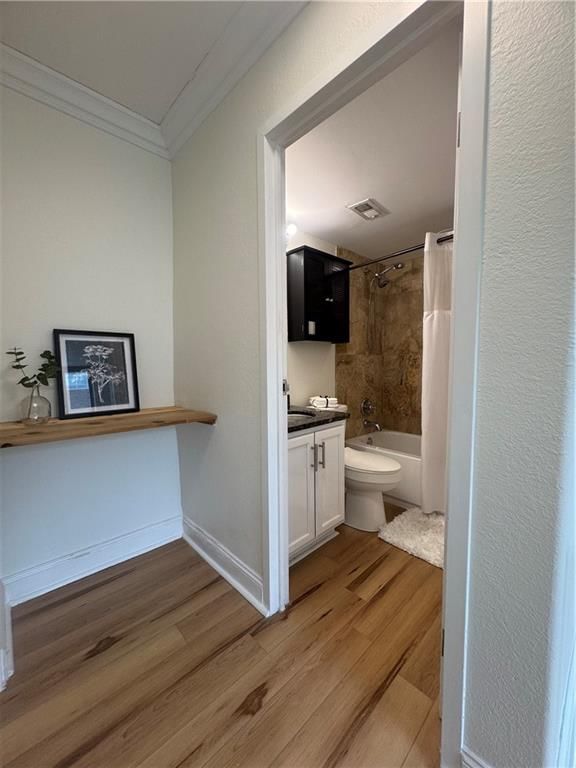 700 E 8th Street — photo 13