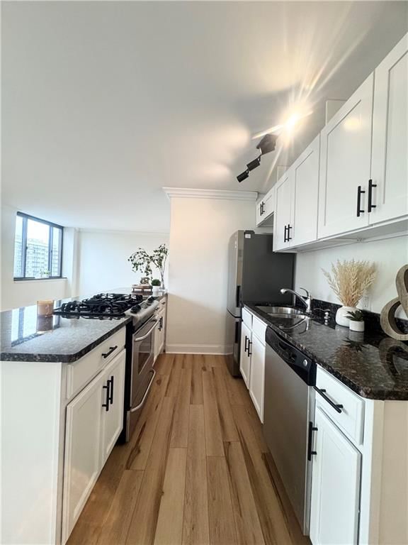 700 E 8th Street — photo 9
