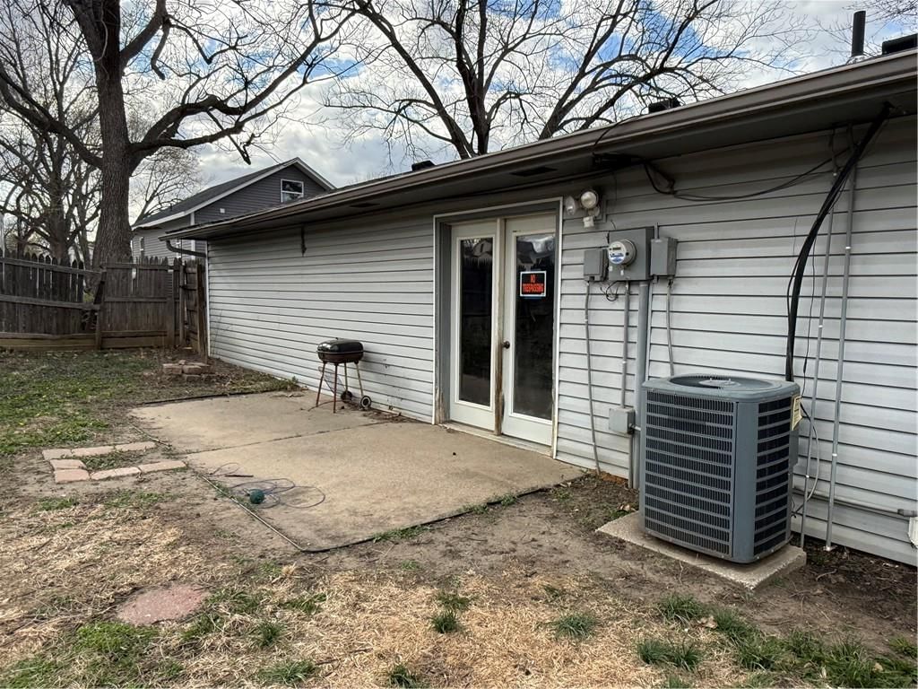 708 E 3rd Street — photo 11