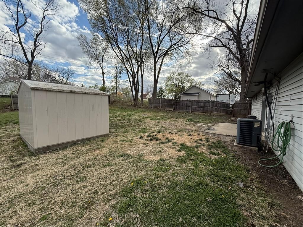 708 E 3rd Street — photo 12