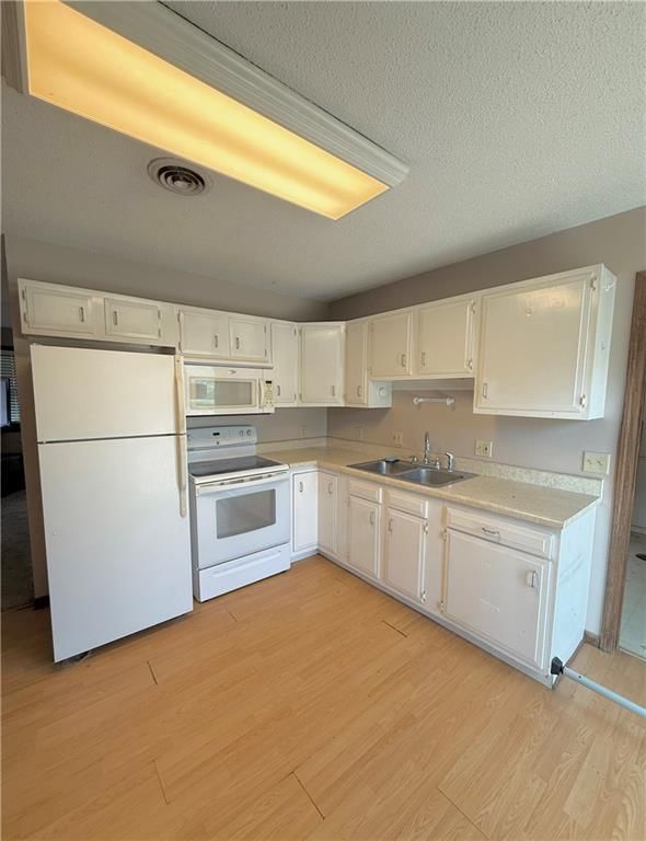 708 E 3rd Street — photo 8