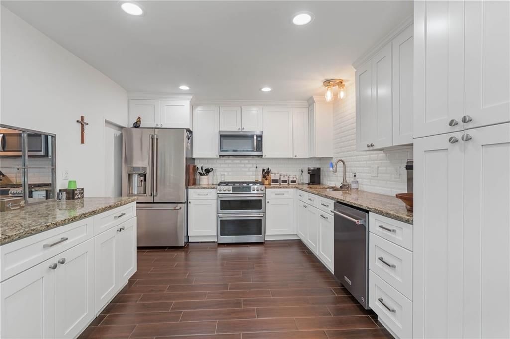 302 W Lake Forest Drive W — photo 13