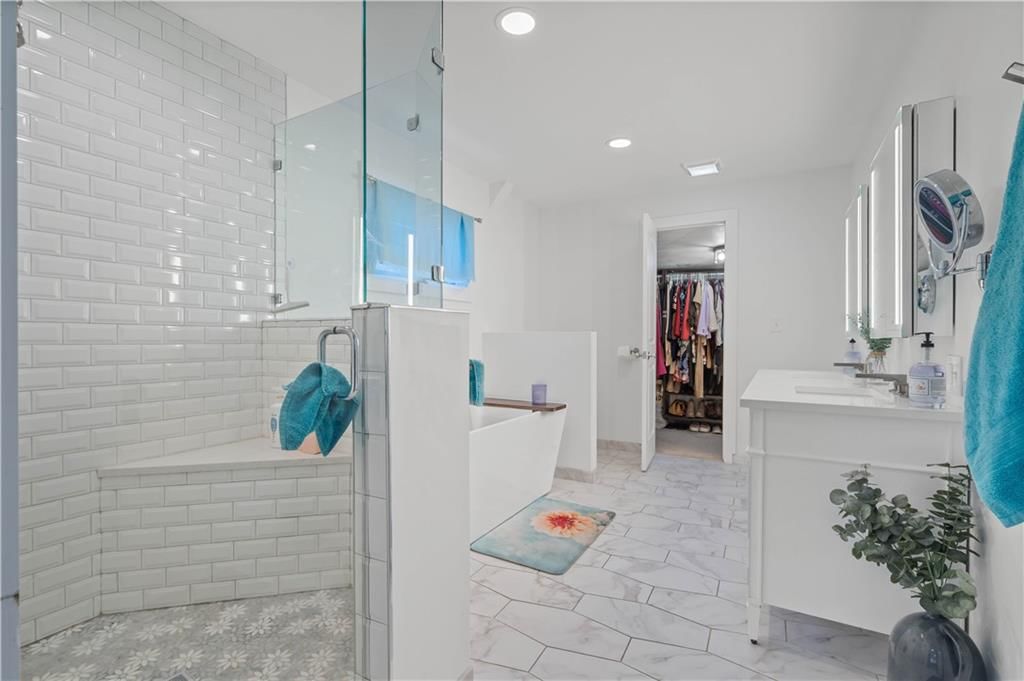 302 W Lake Forest Drive W — photo 14