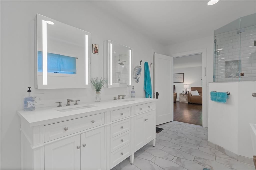 302 W Lake Forest Drive W — photo 16