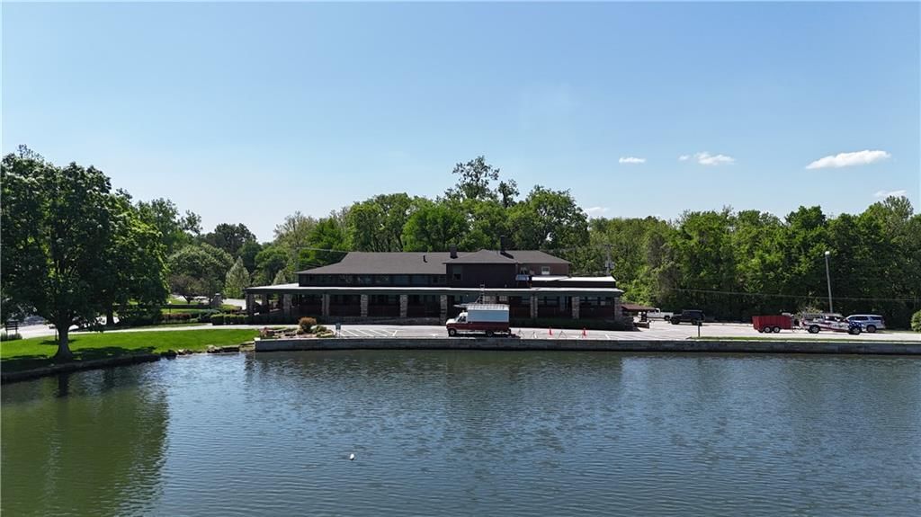 302 W Lake Forest Drive W — photo 29