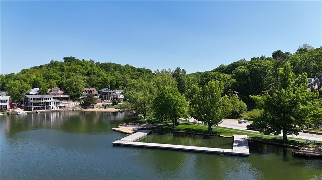 302 W Lake Forest Drive W — photo 31