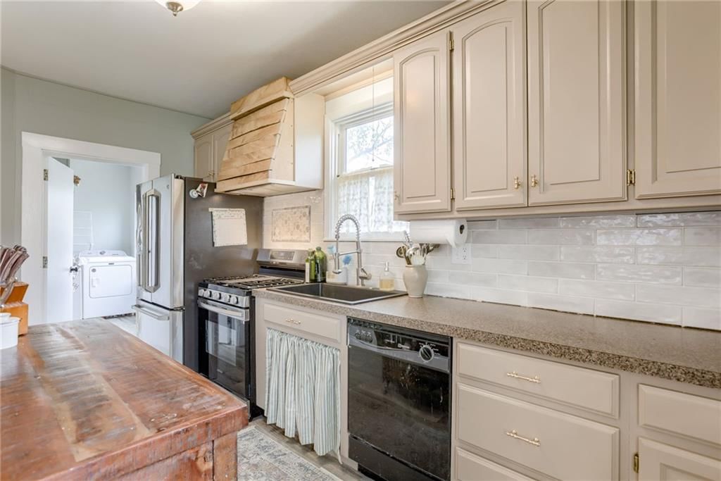 514 E Arthur Street — photo 8