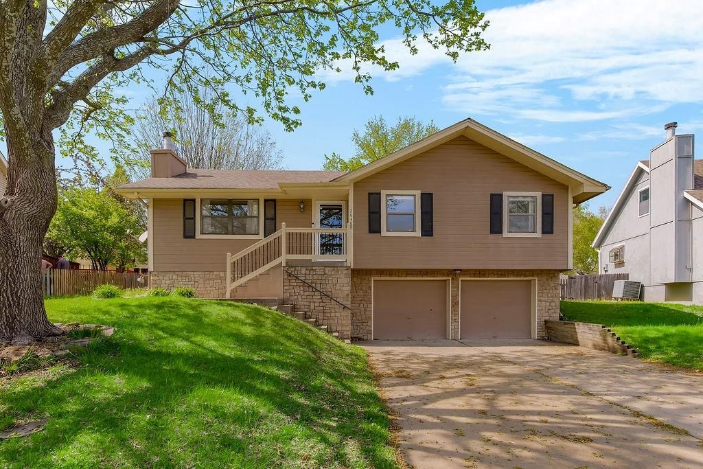 2040 NE Patterson Drive, Lee's Summit, MO