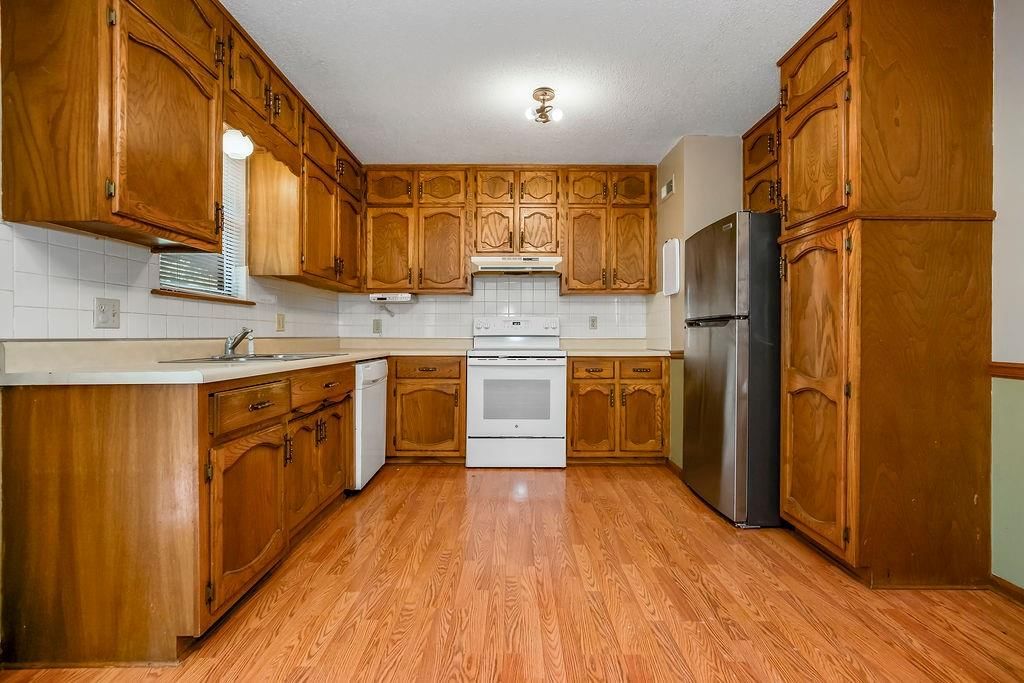 2040 NE Patterson Drive — photo 12