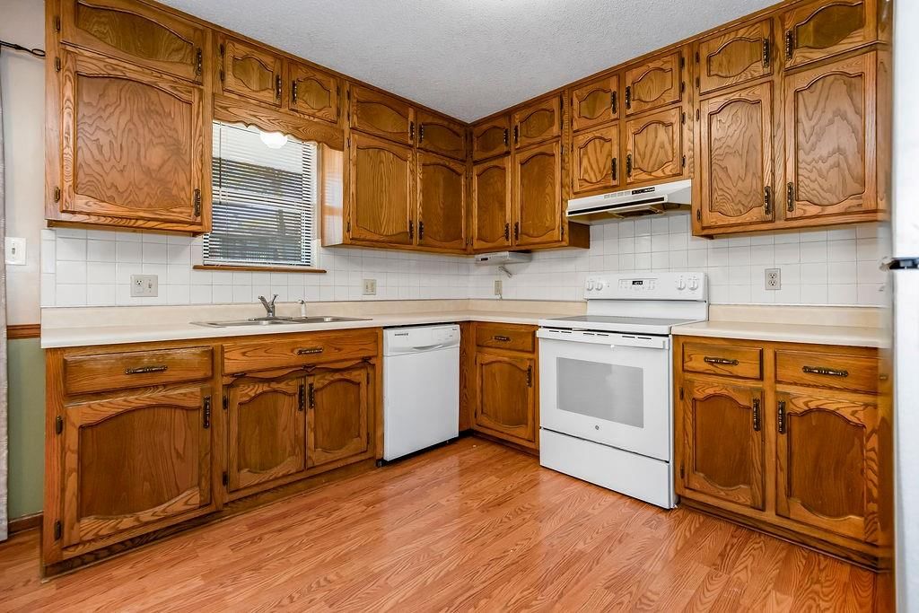 2040 NE Patterson Drive — photo 13