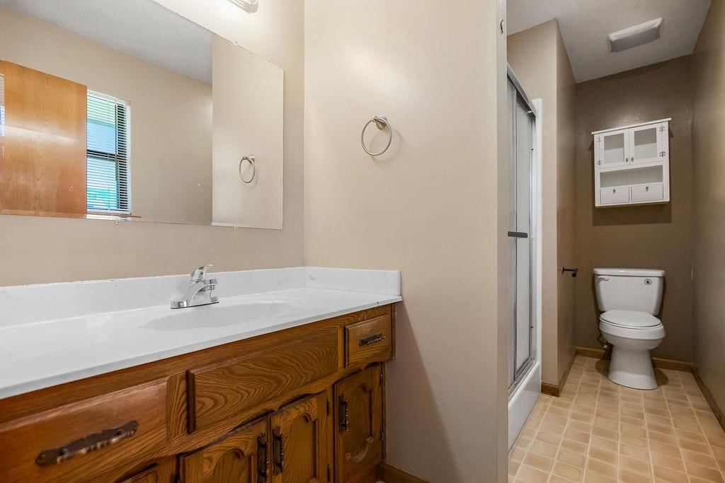 2040 NE Patterson Drive — photo 15