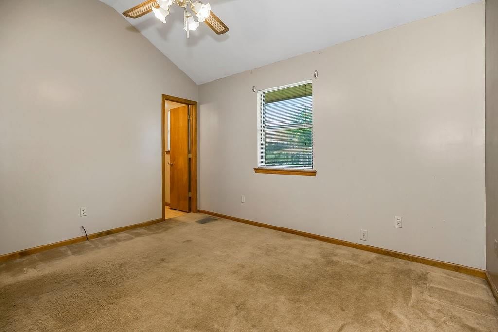 2040 NE Patterson Drive — photo 20