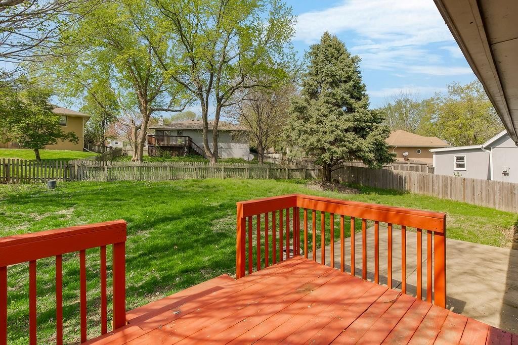 2040 NE Patterson Drive — photo 27