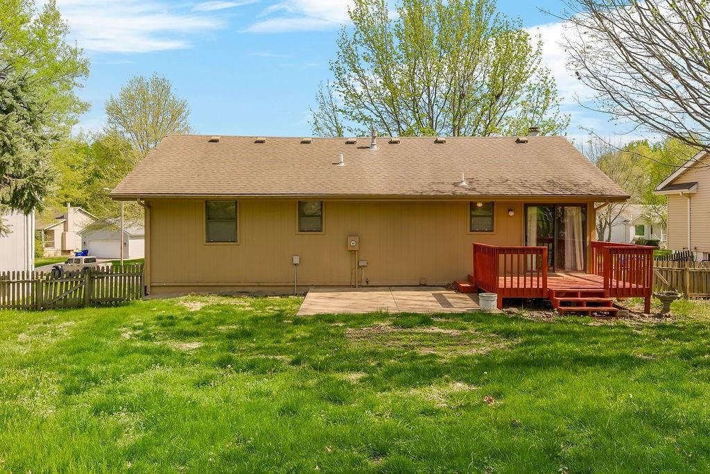 2040 NE Patterson Drive — photo 29