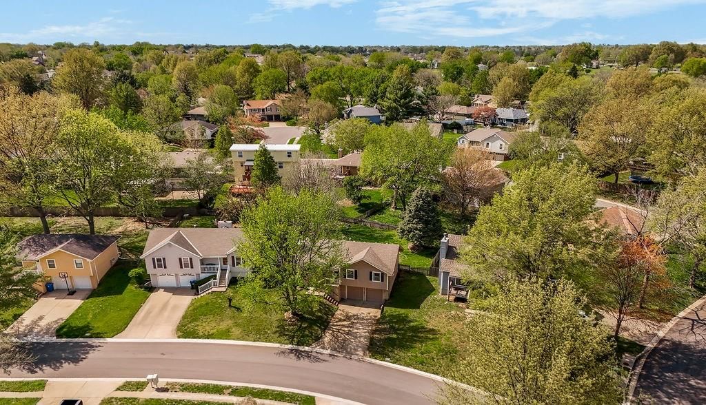2040 NE Patterson Drive — photo 31