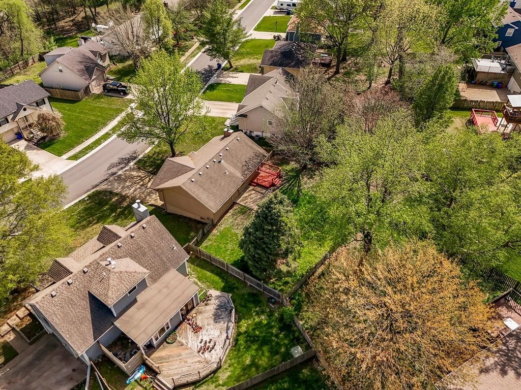 2040 NE Patterson Drive — photo 35