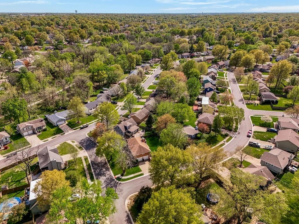 2040 NE Patterson Drive — photo 36