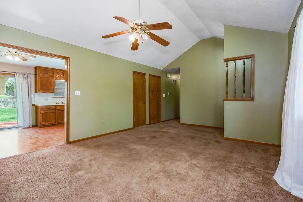 2040 NE Patterson Drive — photo 7