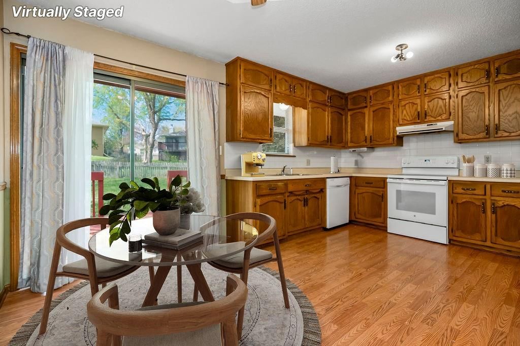 2040 NE Patterson Drive — photo 9