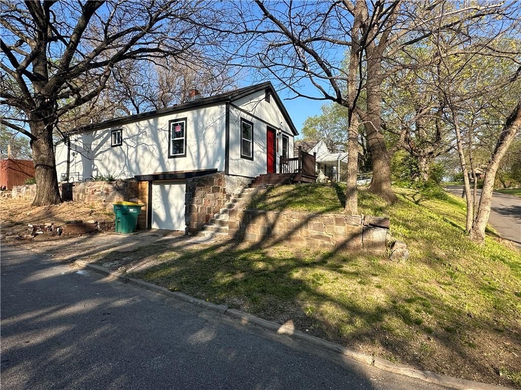 1820 Brown Avenue — photo 2