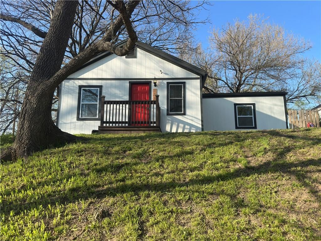 1820 Brown Avenue — photo 3