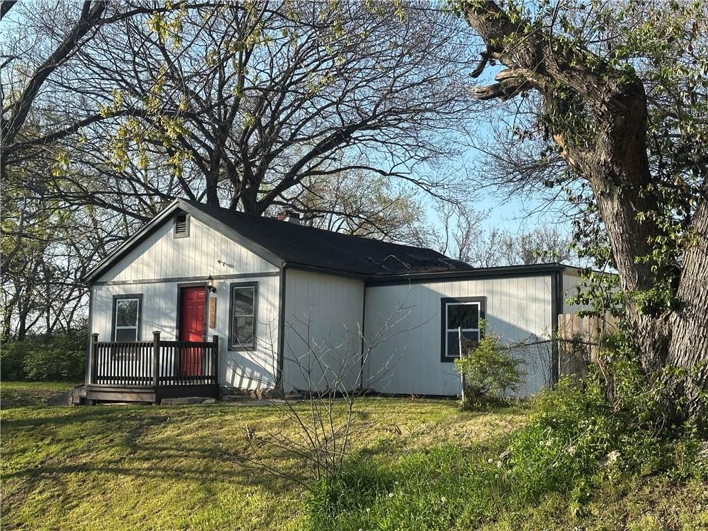 1820 Brown Avenue — photo 4