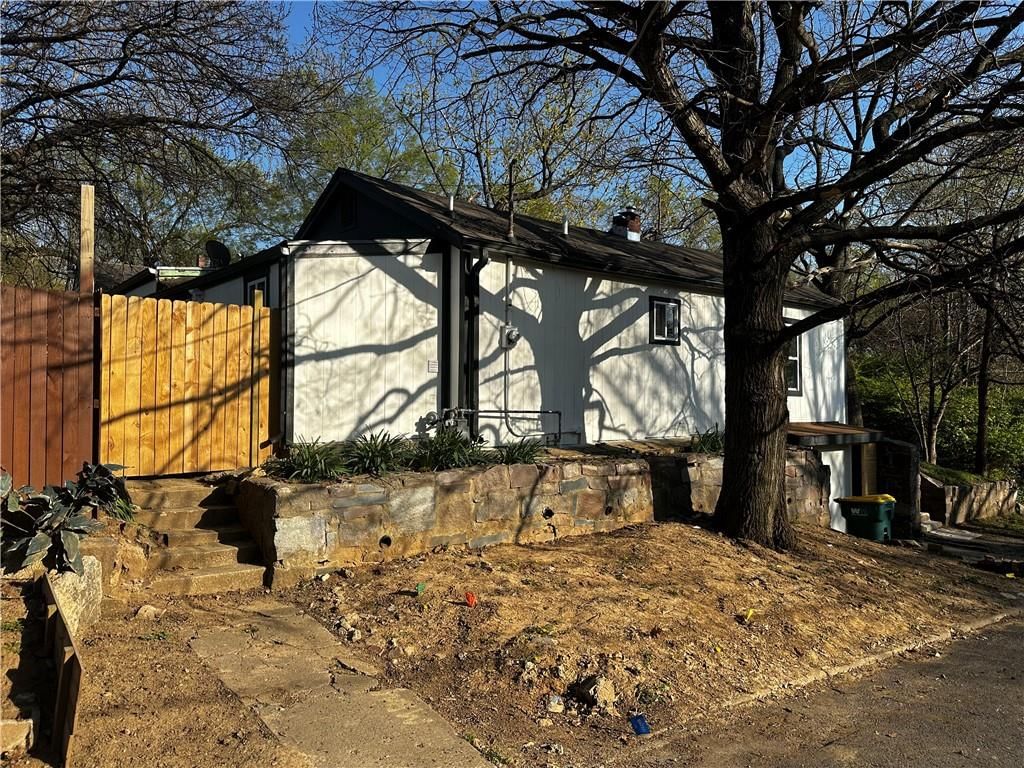 1820 Brown Avenue — photo 5