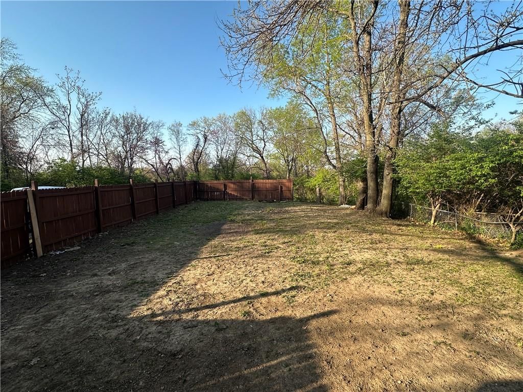 1820 Brown Avenue — photo 9
