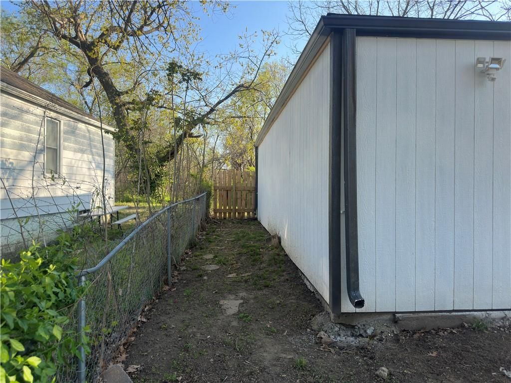 1820 Brown Avenue — photo 10