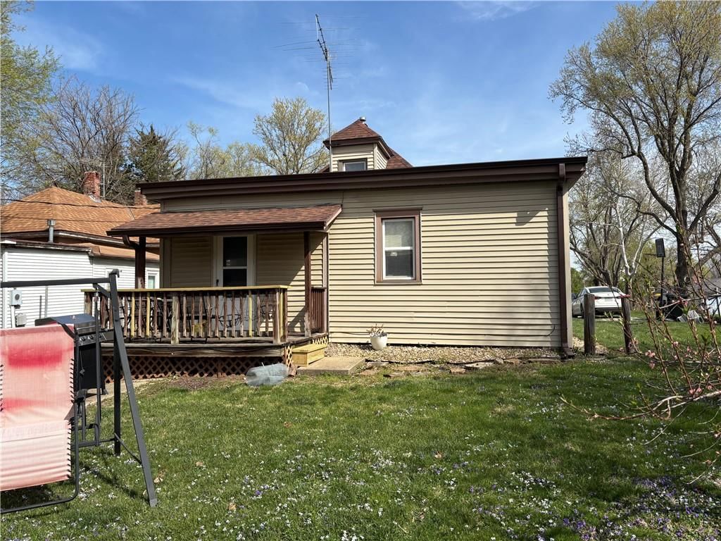 504 W Benton Street — photo 2