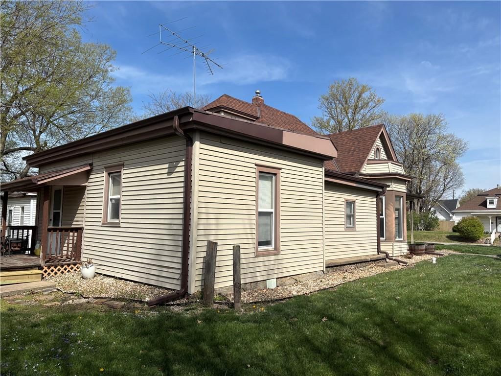 504 W Benton Street — photo 29