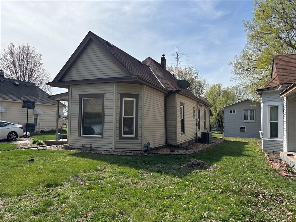 504 W Benton Street — photo 5