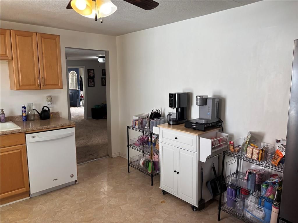 504 W Benton Street — photo 8