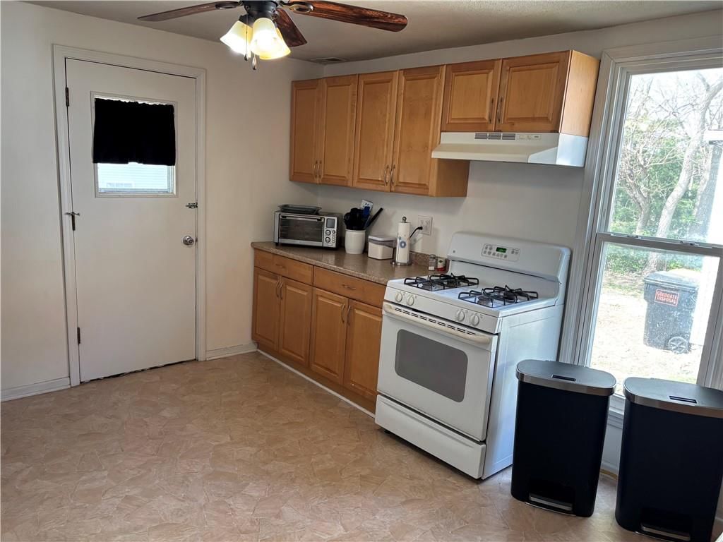 504 W Benton Street — photo 9