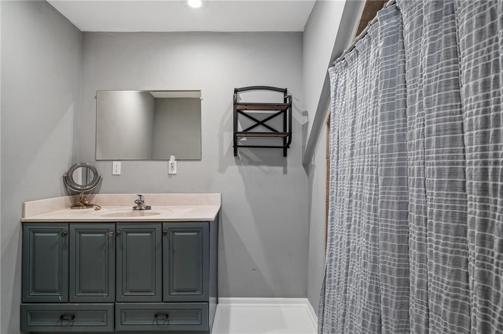 724 W Cedar Street — photo 36
