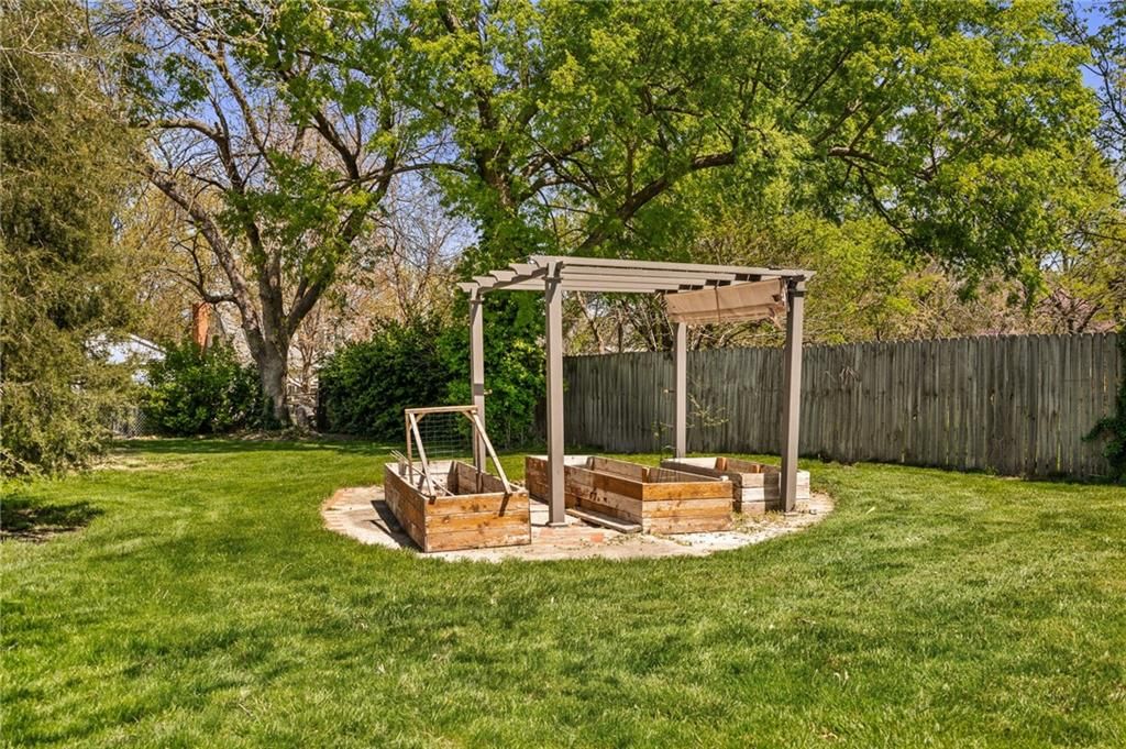 724 W Cedar Street — photo 47
