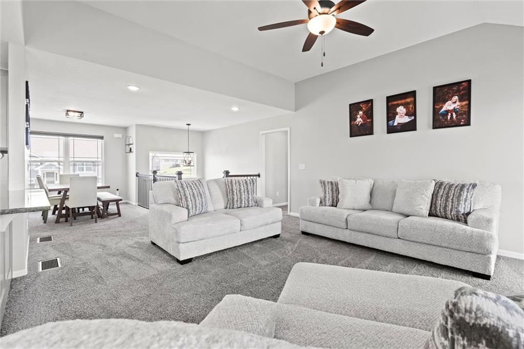 1701 Willow Lane — photo 9