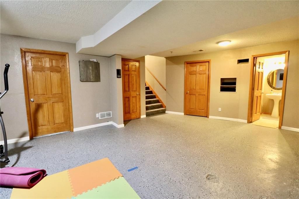 1300 Meadows Lane — photo 25