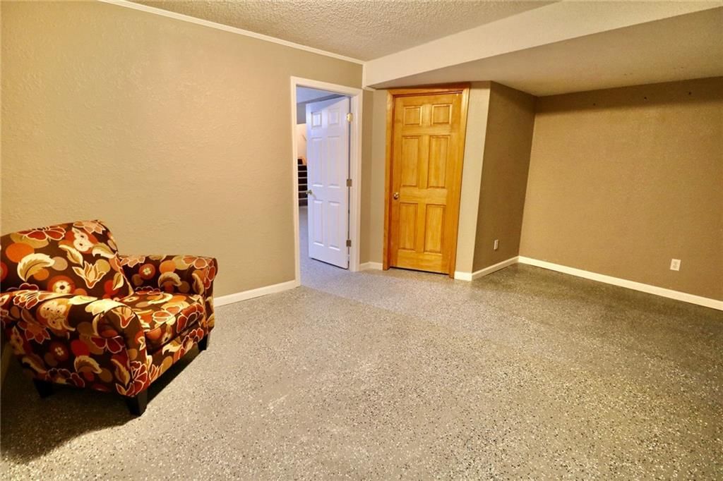 1300 Meadows Lane — photo 26