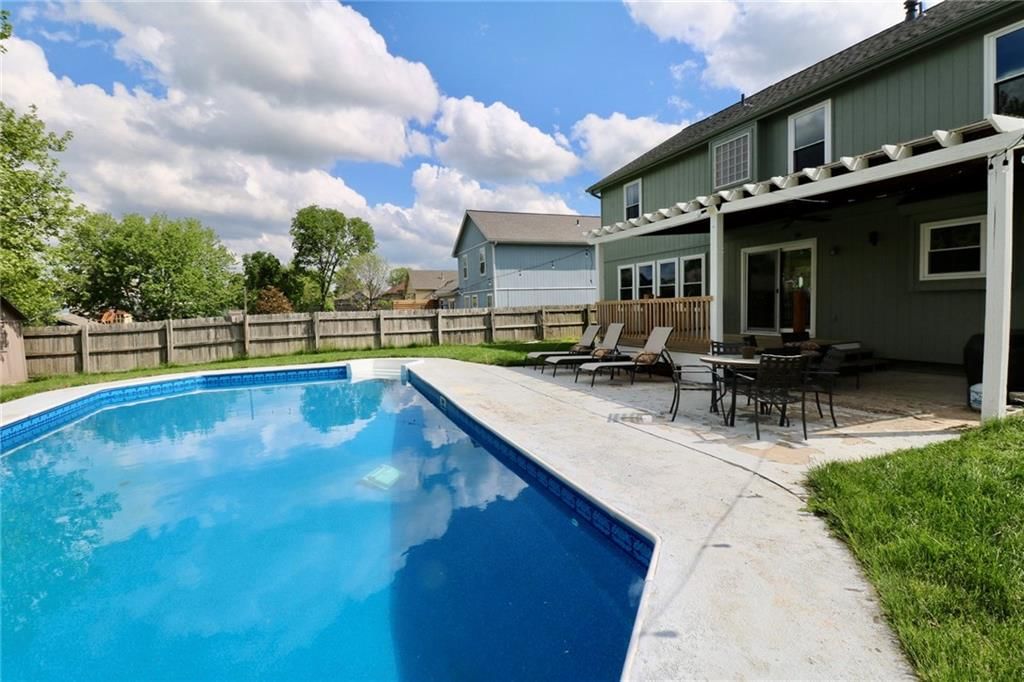 1300 Meadows Lane — photo 30